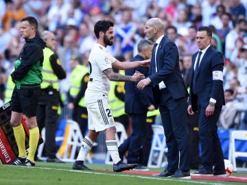 Isco y Zidane, durante un partido del Real Madrid Isco y Zidane, durante un partido del Real Madrid