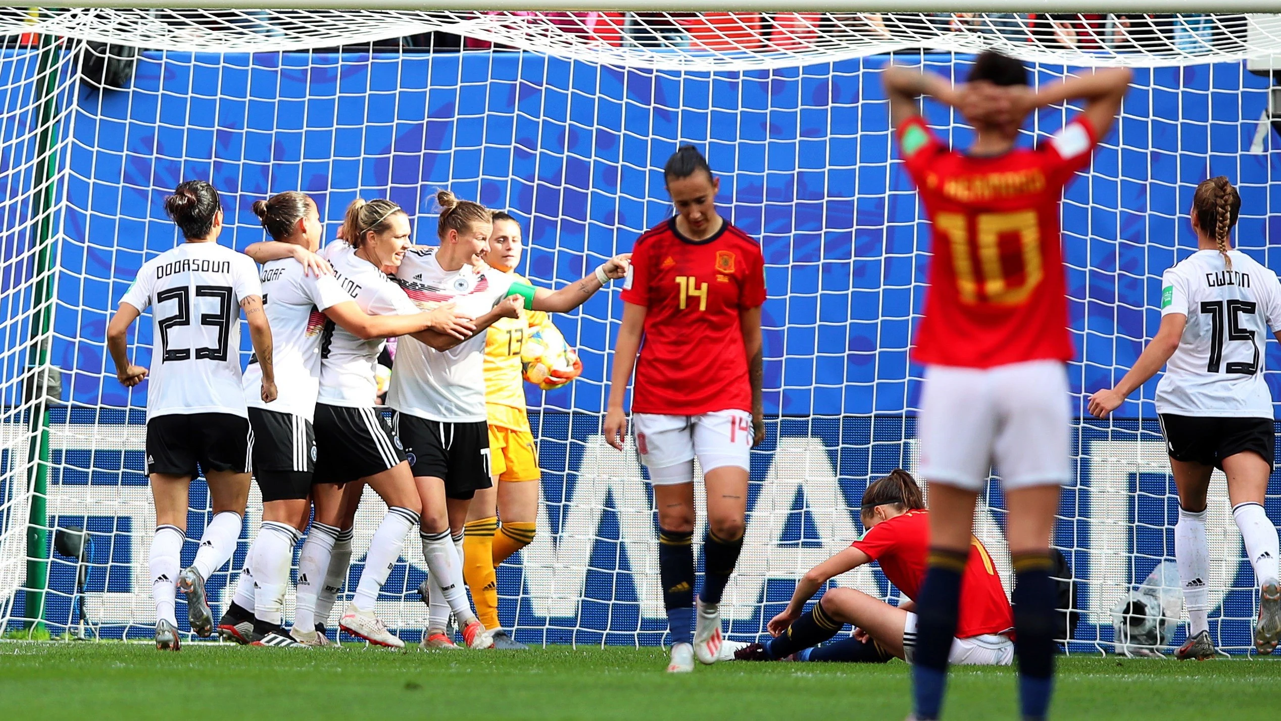 Las jugadoras de Alemania celebran su gol ante España