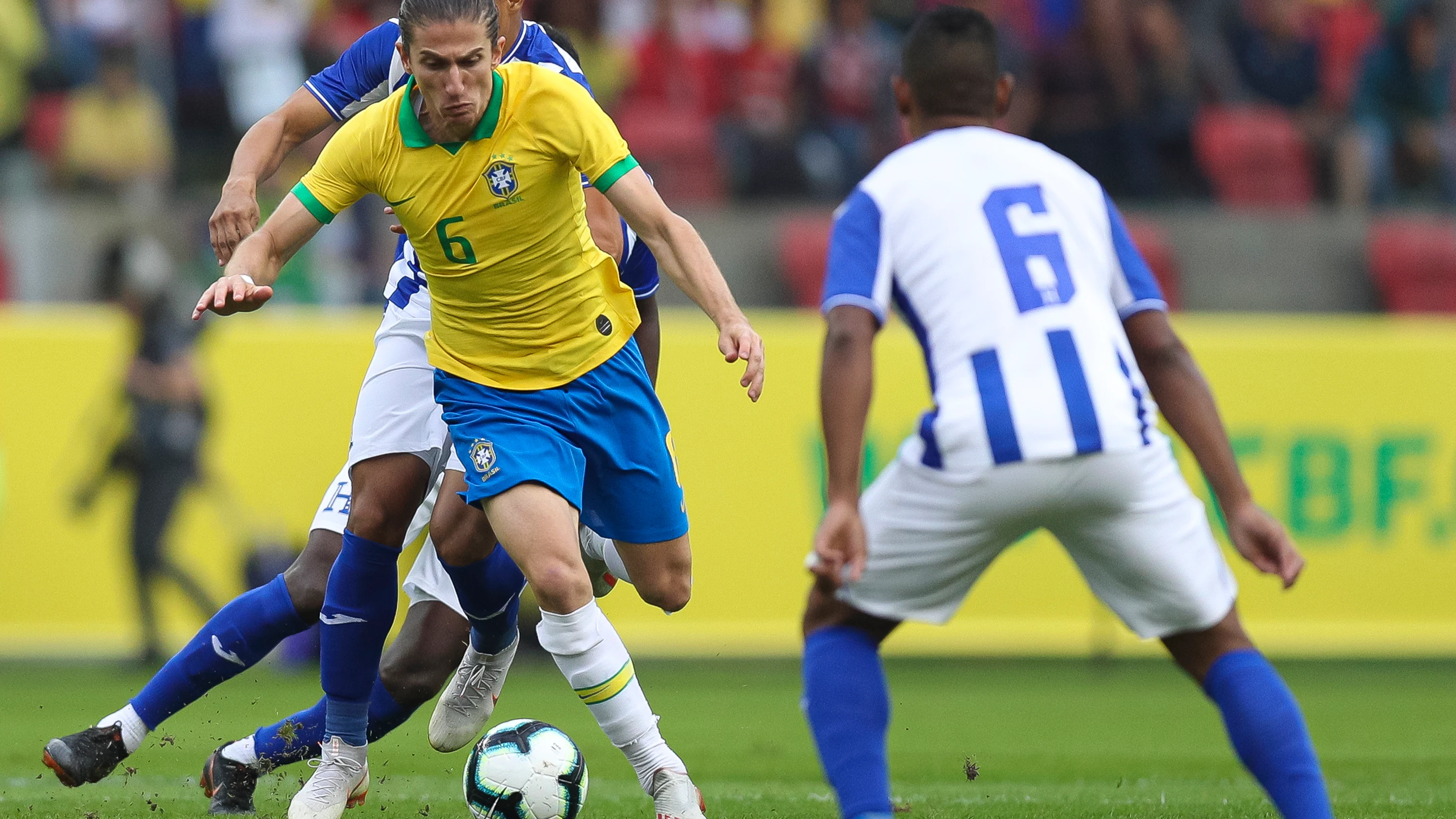 Filipe Luis, durante el partido de Brasil contra Honduras