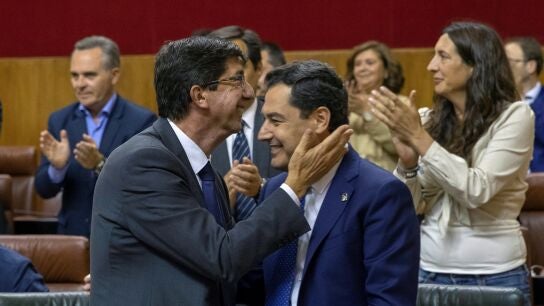 El presidente andaluz, Juanma Moreno (PP) y el vicepresidente, Juan Mar&iacute;n (Cs)