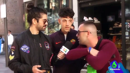 "Yo estoy todo el año de vacaciones, no hago ni mierda": así viven los jóvenes y los mayores el inicio del verano "Yo estoy todo el año de vacaciones, no hago ni mierda": así viven los jóvenes y los mayores el inicio del verano