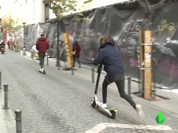 El robo de patinetes, un negocio en auge: cada día, 100 vehículos desaparecen de media en Madrid El robo de patinetes, un negocio en auge: cada día, 100 vehículos desaparecen de media en Madrid