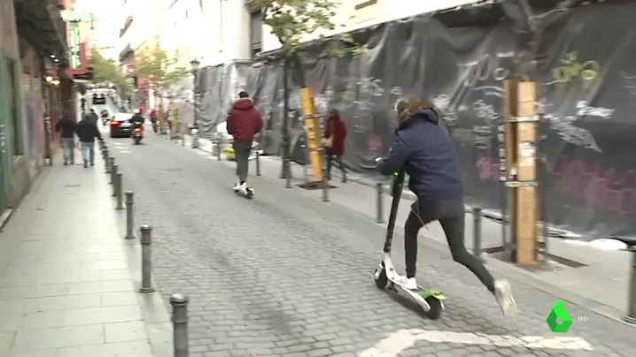 El robo de patinetes, un negocio en auge: cada día, 100 vehículos desaparecen de media en Madrid