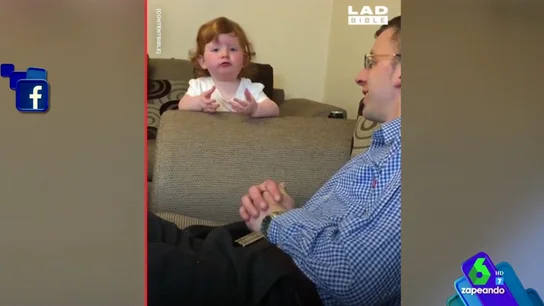 La discusión entre un padre y su hija pequeña a cuenta de unos pañales se hace viral La discusión entre un padre y su hija pequeña a cuenta de unos pañales se hace viral