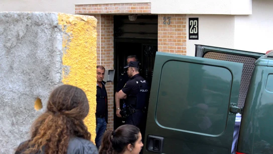 Agentes en la casa del Guardia Civil que disparó a su mujer Agentes en la casa del Guardia Civil que disparó a su mujer