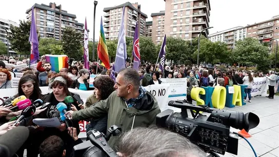 Cientos de personas arropan a los responsables de Skolae en la Audiencia Cientos de personas arropan a los responsables de Skolae en la Audiencia