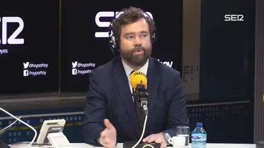 Tensión entre Maraña y Espinosa de los Monteros por el miembro de Vox que llamó "zorras" a las feministas: "Le pongo colorado" Tensión entre Maraña y Espinosa de los Monteros por el miembro de Vox que llamó "zorras" a las feministas: "Le pongo colorado"