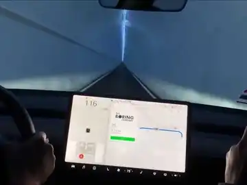 Tesla Model 3 en el túnel de The Boring Company Tesla Model 3 en el túnel de The Boring Company