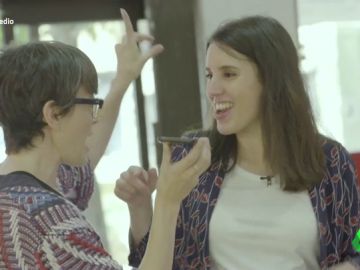 Del baile de Sonia y Selena a la confesión íntima sobre su vida con Pablo Iglesias: así ha sido el 'Servicio Público' de Irene Montero haciendo la compra Del baile de Sonia y Selena a la confesión íntima sobre su vida con Pablo Iglesias: así ha sido el 'Servicio Público' de Irene Montero haciendo la compra