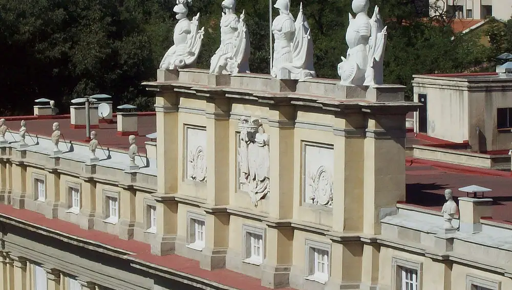 Detalle de una de las fachadas del palacio. 