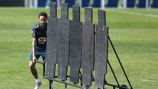 Neymar, durante un entrenamiento con Brasil Neymar, durante un entrenamiento con Brasil