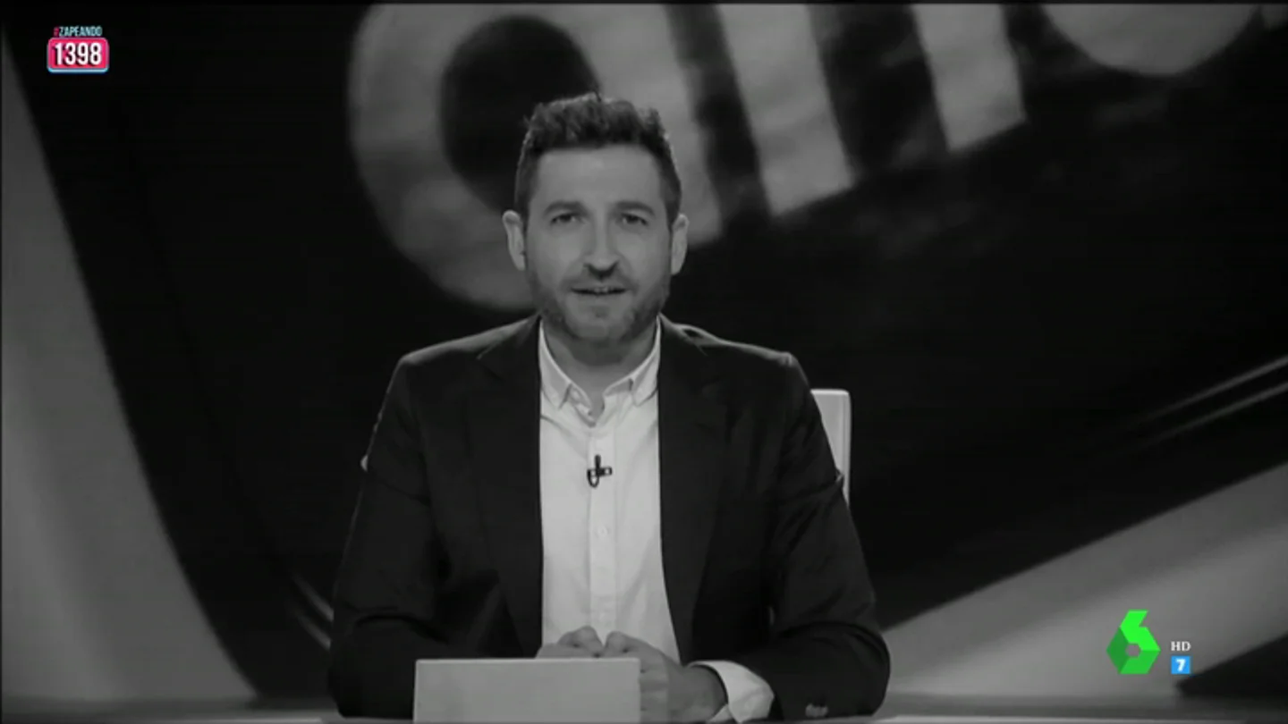 Voxeando, la sátira "carca de Zapeando" que analiza las medidas más "locas" de Vox: "Los migrantes se llevan los trabajos buenos, como el de mantero" Voxeando, la sátira "carca de Zapeando" que analiza las medidas más "locas" de Vox: "Los migrantes se llevan los trabajos buenos, como el de mantero"