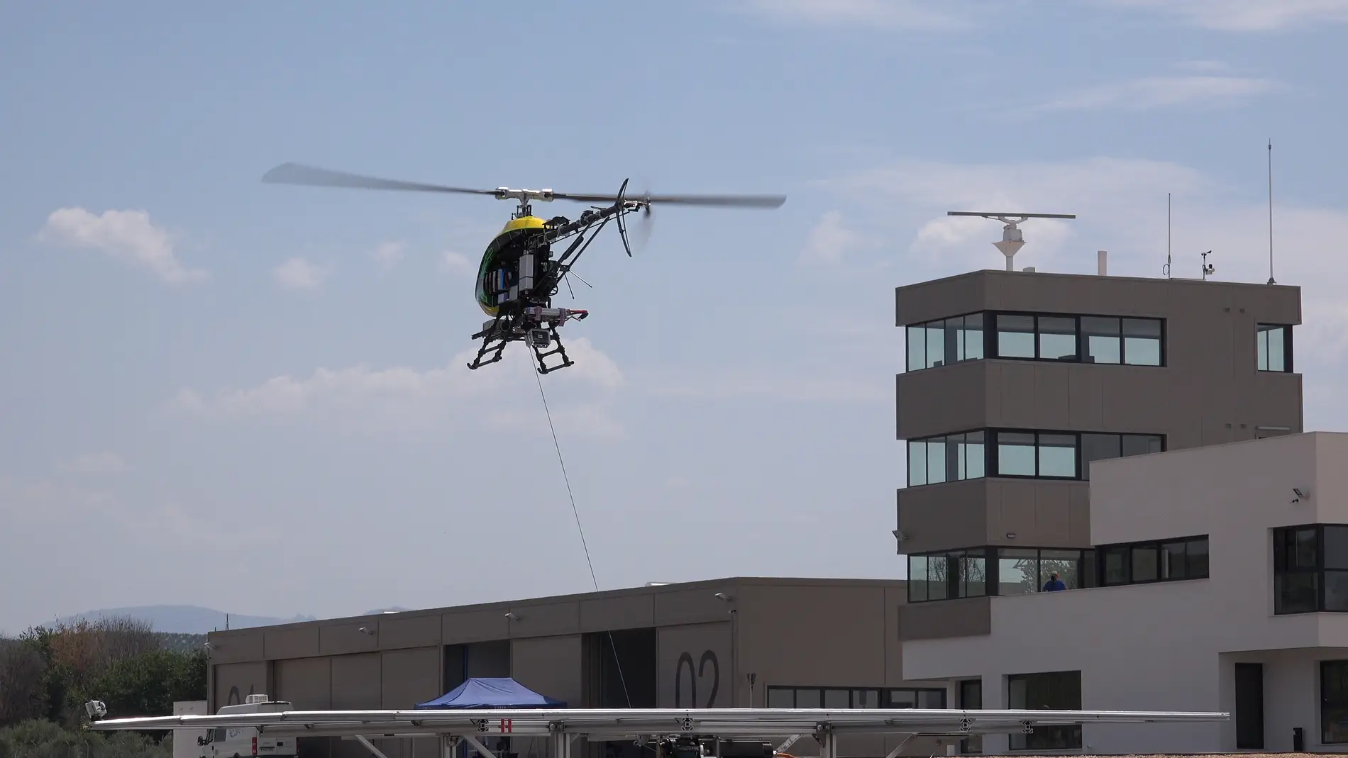Un nuevo sistema de aterrizaje permite aterrizar a helicopteros y drones en plataformas moviles sin GPS