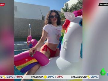 Rosalía y su divertida fotografía en la piscina para dar la bienvenida al verano arrasan en Instagram Rosalía y su divertida fotografía en la piscina para dar la bienvenida al verano arrasan en Instagram