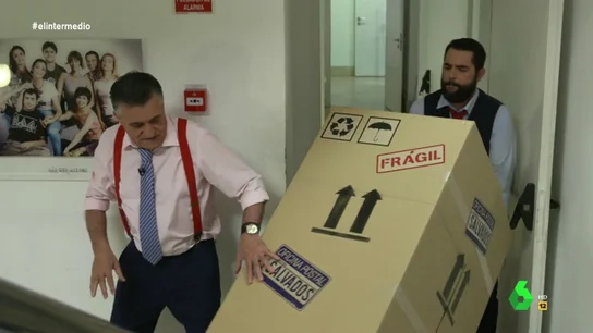 Los percances del viaje en caja 'frágil' de Gonzo dirección Salvados: "Me cachis, no somos nadie" Los percances del viaje en caja 'frágil' de Gonzo dirección Salvados: "Me cachis, no somos nadie"