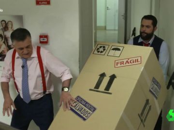 Los percances del viaje en caja &#39;frágil&#39; de Gonzo dirección Salvados: &quot;Me cachis, no somos nadie&quot;