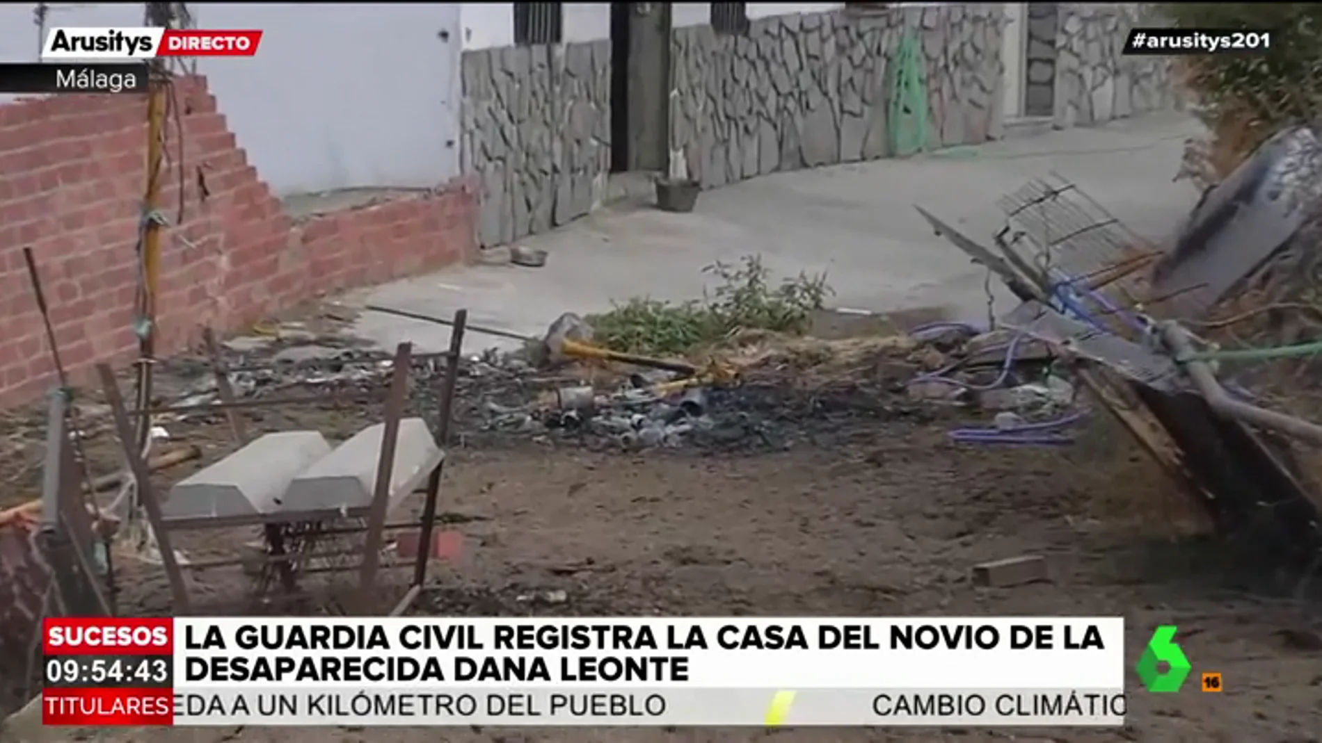 Investigan los restos de unas hogueras frente a la casa de Dana, la mujer desaparecida en Málaga