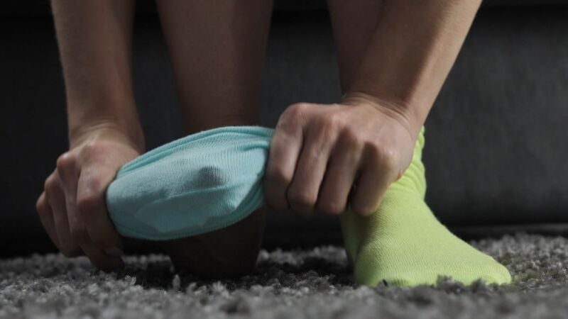 Poco sexy pero saludable: ¿sabes por qué deberías dormir con calcetines?