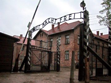 Entrada principal al campo nazi de Auschwitz Entrada principal al campo nazi de Auschwitz