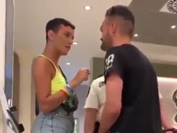 Brutal ataque homófobo a un joven en el Día del Orgullo: &quot;Ahora cuando salga te voy a hinchar a hostias y la mariconería que se te quite&quot;