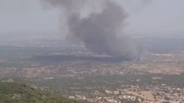 Un incendio forestal en Almorox (Toledo) llega a la Comunidad de Madrid