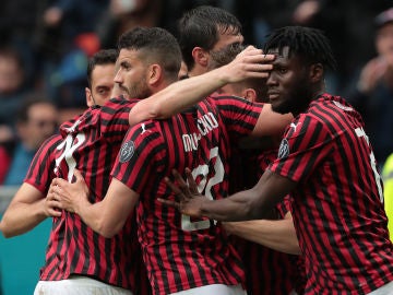 Los jugadores del Milan celebrando un gol ante el Frosinone Los jugadores del Milan celebrando un gol ante el Frosinone