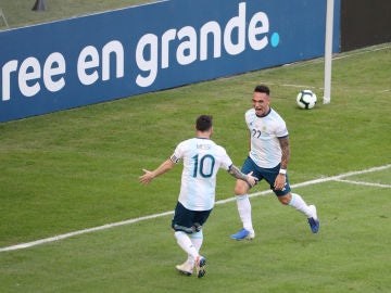 Lautaro Martínez celebra con Messi su gol contra Venezuela Lautaro Martínez celebra con Messi su gol contra Venezuela