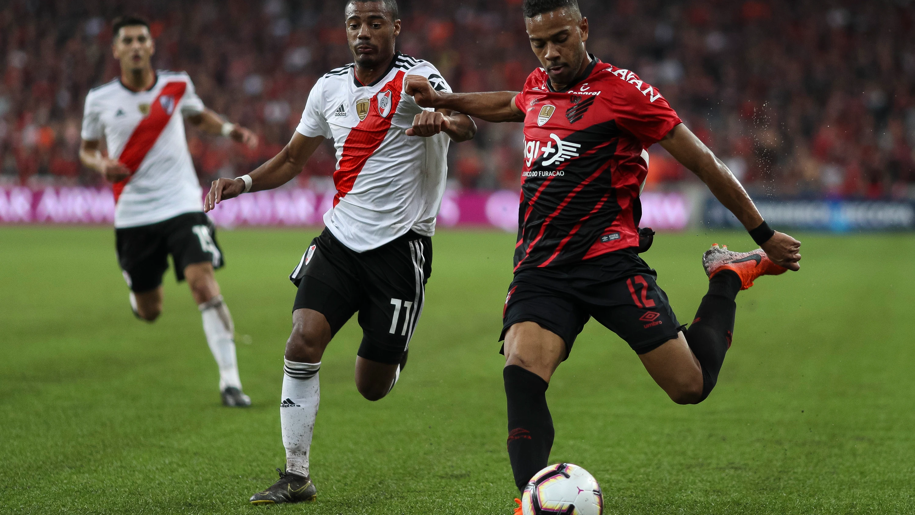 Renan Lodi, durante un partido