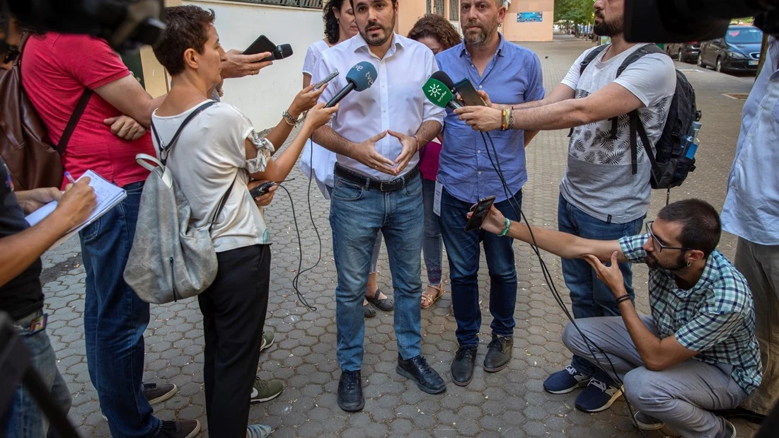 Alberto Garzón ante los medios