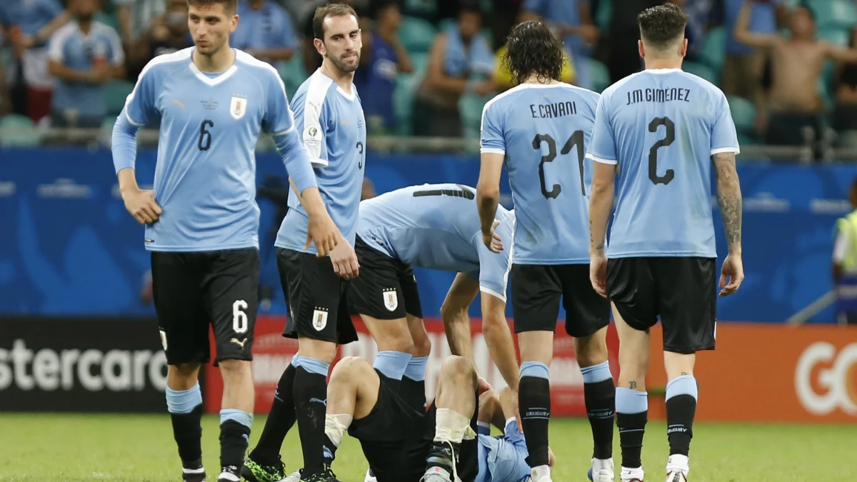 Los jugadores de Uruguay, con caras de circunstancias