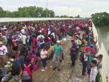 La situación límite que viven los migrantes en la frontera con México: rebasan en un 300% la 'posibilidad de atención' La situación límite que viven los migrantes en la frontera con México: rebasan en un 300% la 'posibilidad de atención'