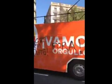 Pintadas al autobús de Ciudadanos en el Orgullo Pintadas al autobús de Ciudadanos en el Orgullo