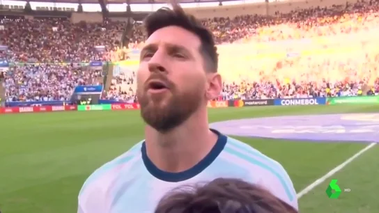 Insólito: Lionel Messi cantó a pleno pulmón el himno de Argentina Insólito: Lionel Messi cantó a pleno pulmón el himno de Argentina