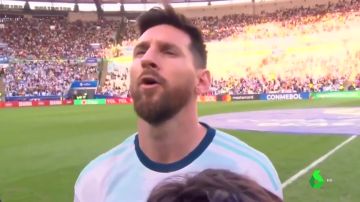 Insólito: Lionel Messi cantó a pleno pulmón el himno de Argentina