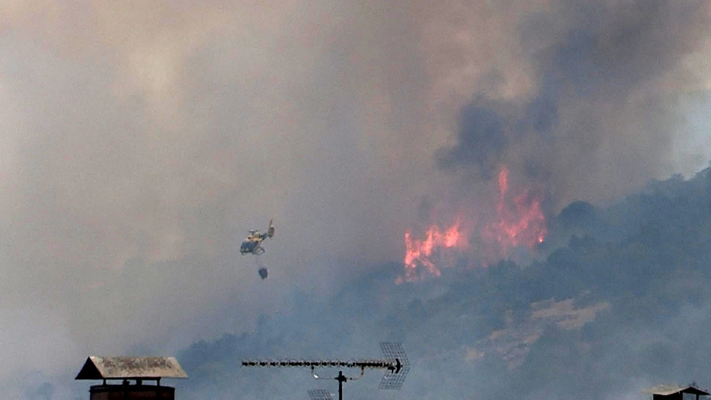 Avance de las llamas del incendio declarado en Almorox Avance de las llamas del incendio declarado en Almorox