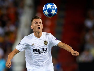 Cherysev persigue un balón Cherysev persigue un balón