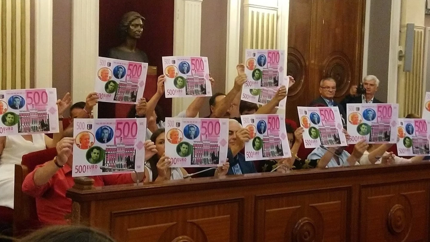 Protesta del PSOE contra PP, Ciudadanos y Vox en un pleno en Badajoz Protesta del PSOE contra PP, Ciudadanos y Vox en un pleno en Badajoz.
