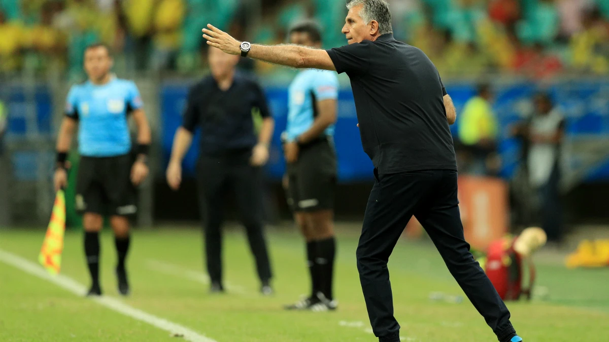 Queiroz da instrucciones desde la banda