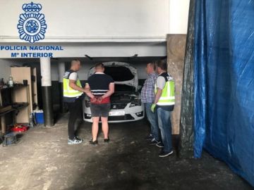 La Policía Nacional detiene a un clan familiar que vendía coches robados al extranjero La Policía Nacional detiene a un clan familiar que vendía coches robados al extranjero