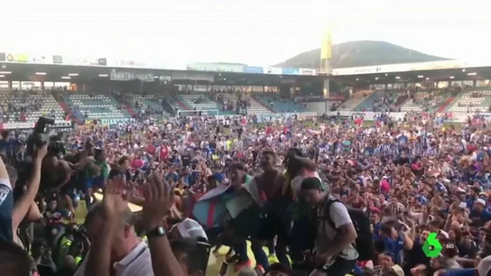 Fiestón tras el ascenso a Segunda de la Ponferradina tras vencer con facilidad al Hércules Fiestón tras el ascenso a Segunda de la Ponferradina tras vencer con facilidad al Hércules