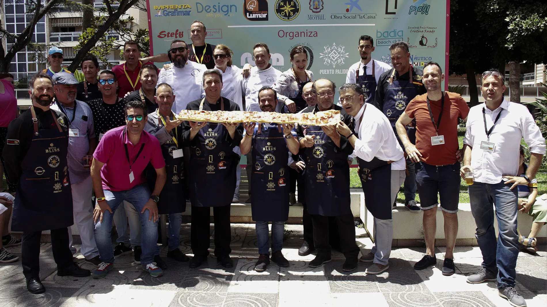 Motril (Granada) hace la tostada con jamón más larga de España
