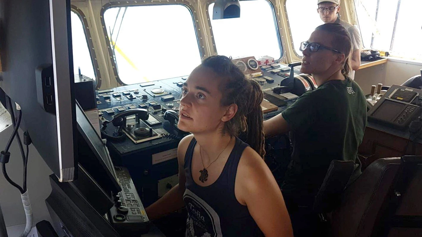 Fotografía facilitada por la ONG Sea Watch de la capitana del barco del mismo nombre, la alemana Carola Rackete