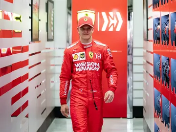 Mick Schumacher, de rojo Ferrari Mick Schumacher, de rojo Ferrari