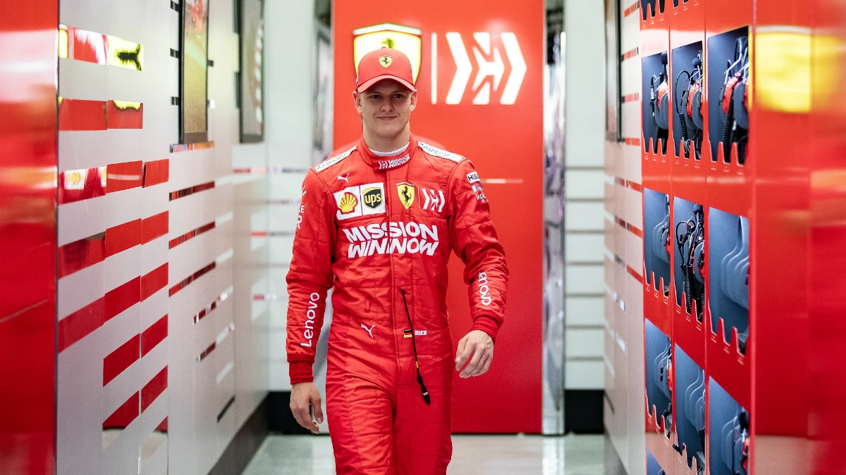 Mick Schumacher, de rojo Ferrari