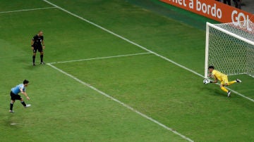 Gallese detiene el penalti a Luis Suárez