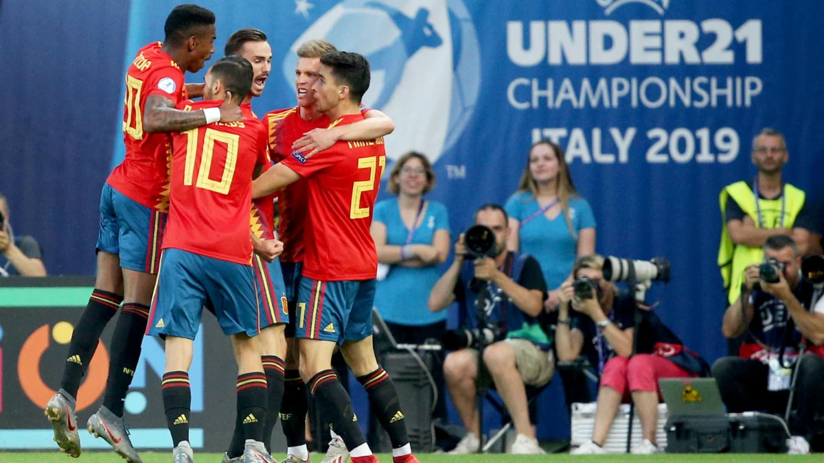 Los jugadores de España celebran un gol