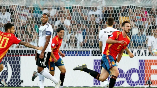 Fabián celebra un gol con España Fabián celebra un gol con España