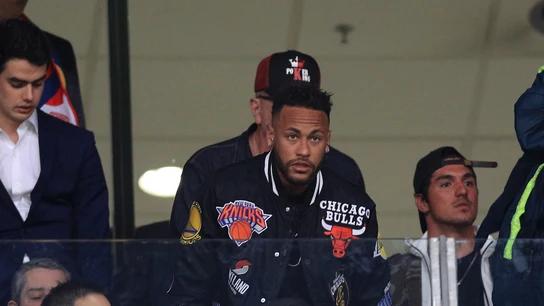 Neymar presencia un partido de Brasil Neymar presencia un partido de Brasil