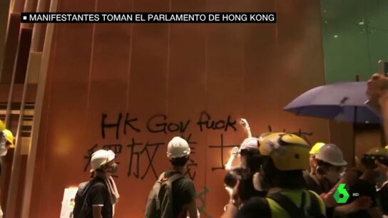 Tensi&oacute;n en Hong Kong: la Polic&iacute;a desaloja a los manifestantes del Parlamento tras tres horas de asalto