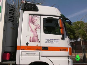 Un juez obliga a una empresa de camiones a retirar la imagen de una mujer desnuda de sus vehículos Un juez obliga a una empresa de camiones a retirar la imagen de una mujer desnuda de sus vehículos